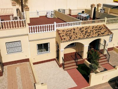 West-facing 2-bedroom bungalow in Algorfa with private solarium and communal pool views, Montemar gated community